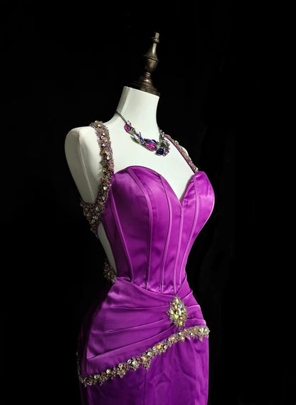 Robe de bal longue sirène plissée en satin couleur raisin, décolleté cœur, bretelles, style vintage années 1960, référence N1577