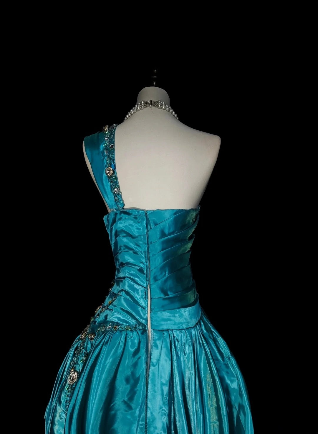 Retro-A-Linien-Abendkleid aus blauem Satin im 70er-Jahre-Stil mit One-Shoulder-Schulter, ärmellos, langes formelles Abendkleid N1489