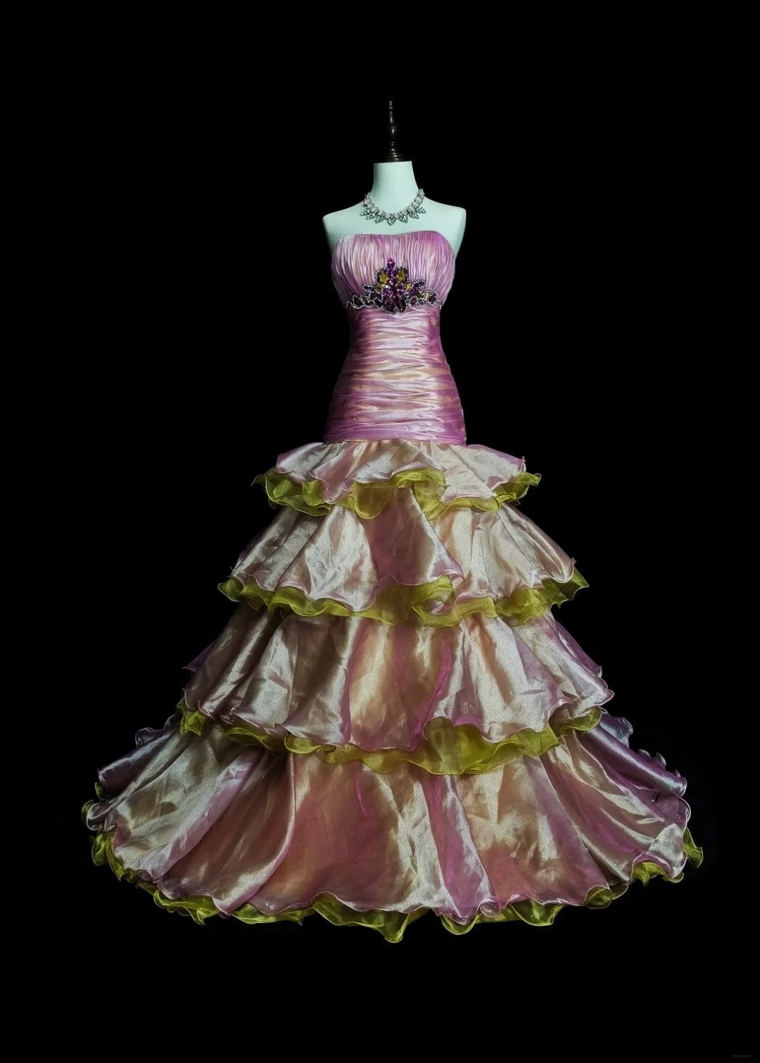 Vintage 1760er Jahre trägerloses, ärmelloses, plissiertes Meerjungfrauen-Abendkleid aus rosa Organza N1578