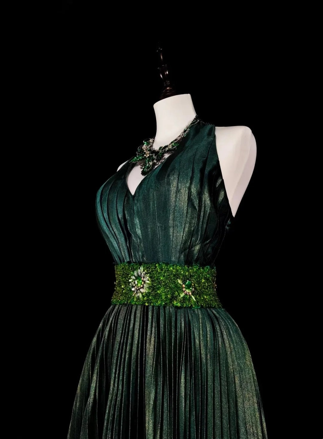 Vintage 1760er Jahre A-Linien-Halterkleid, dunkelgrün, ärmellos, plissiert, langes Ballkleid N1579