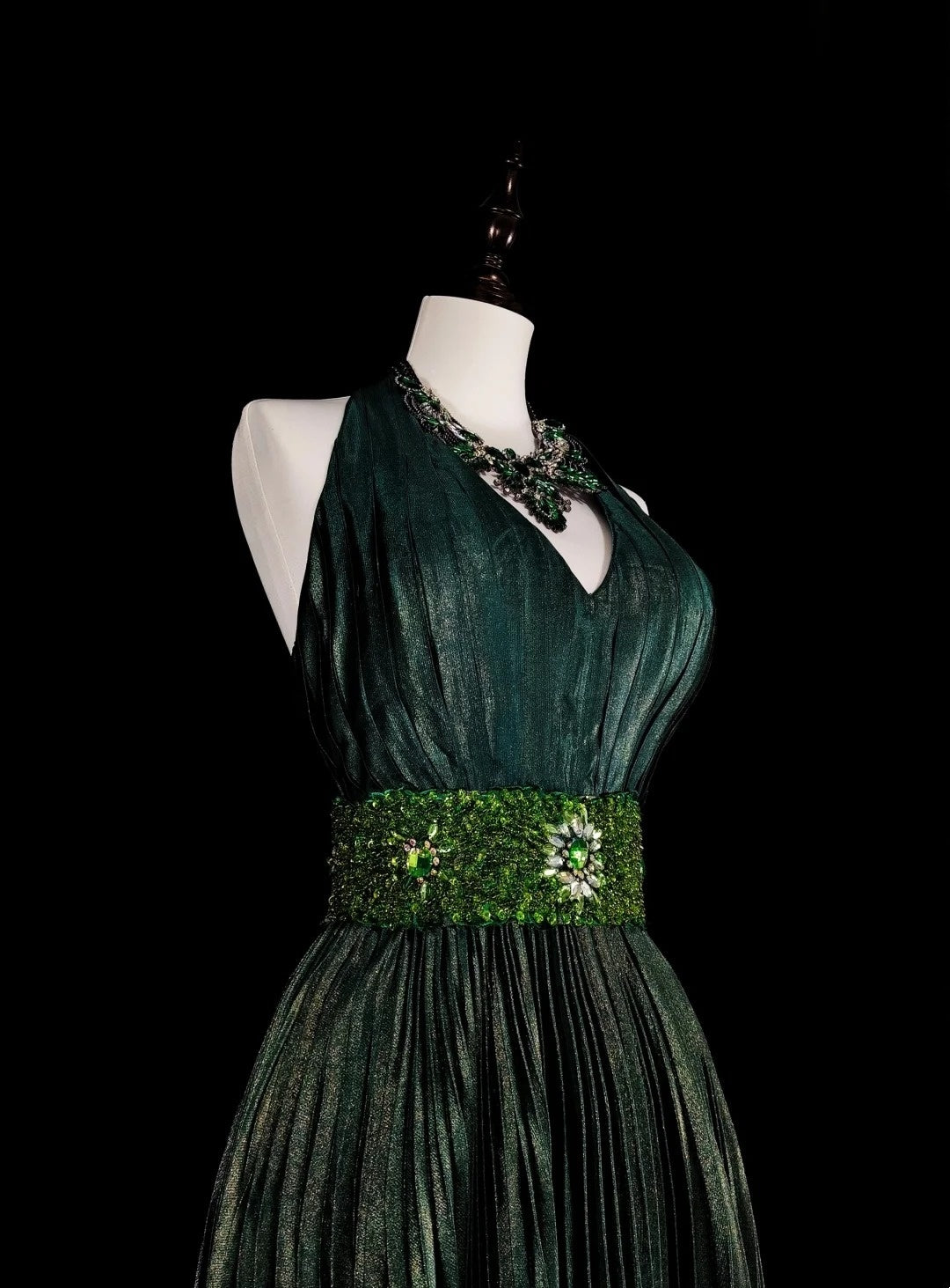 Vintage 1760er Jahre A-Linien-Halterkleid, dunkelgrün, ärmellos, plissiert, langes Ballkleid N1579