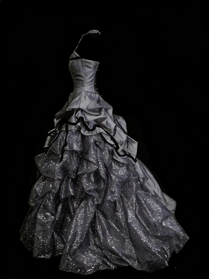 Süßes Ballkleid Trägerlos Grau Satin Mit Stufenrock Rüschen Lange Abendkleider Abschlussballkleider N2235