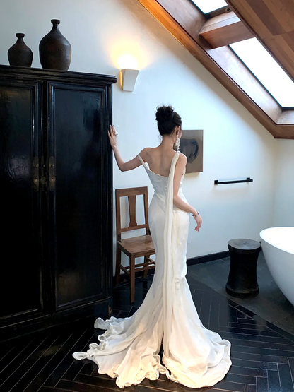 Simple Mermaid One Shoulder White Wedding Dress With Train Fairytale Brides Gown Wedding Dresses N064