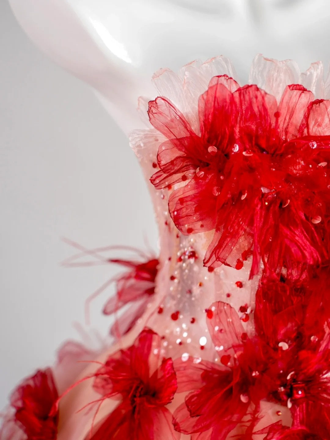 Robe de bal bustier rouge à fleurs sans manches avec application en tulle rose, longue robe de quinceañera, tenue d'anniversaire pour les 15 et 16 ans N676