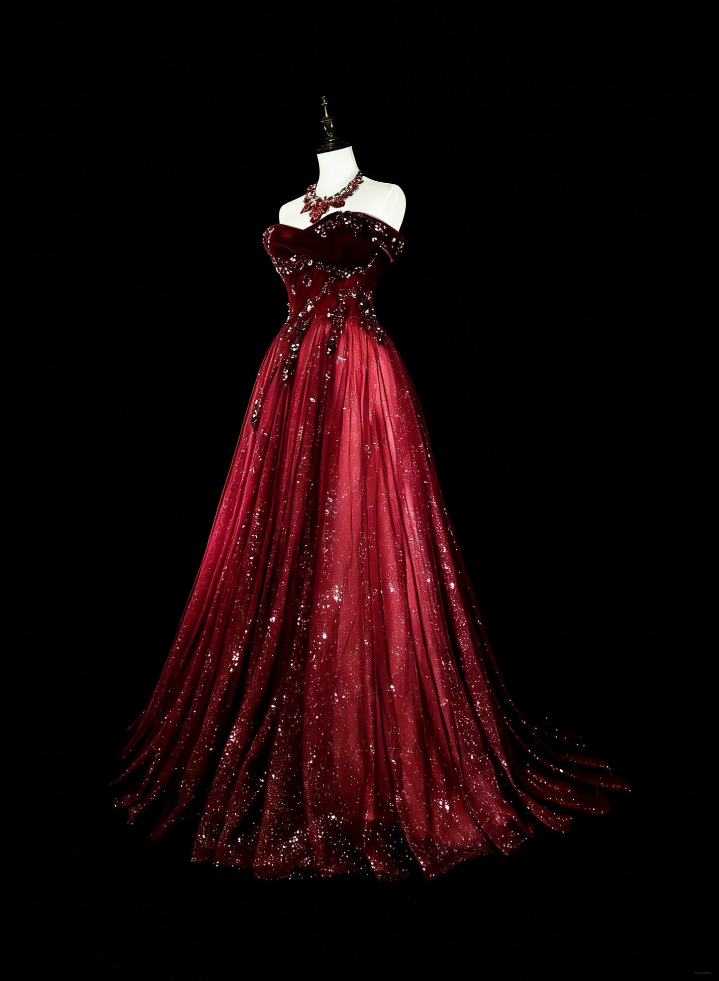 Robe de bal longue bordeaux à épaules dénudées, coupe trapèze et paillettes, ornée d'appliqués, référence N1777