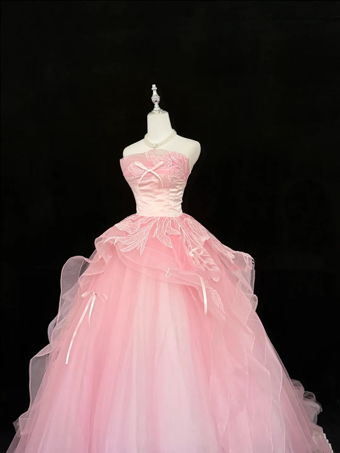 Langes Ballkleid für den 16. Geburtstag, trägerloses, mit Applikationen verziertes langes Abendkleid in Pink RC0301