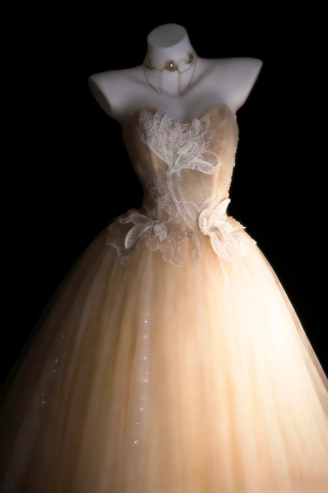 Modestes Robes De Bal De Promo Sans Bretelles En Tulle Champagne Avec Robe Longue De Quinceañera Appliquée N2973