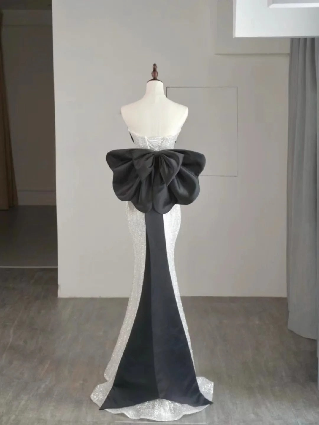 Magnifique robe de bal longue sirène bustier blanche à sequins - Inspiration tenue de soirée N236
