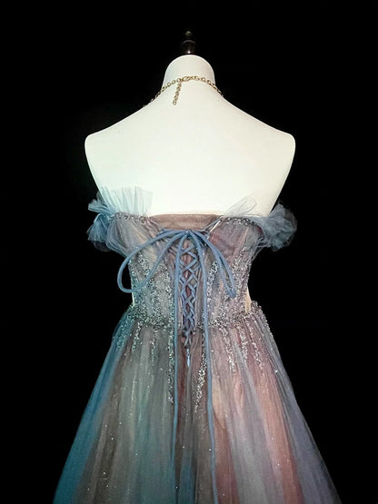 Robe de bal longue plissée, coupe trapèze, épaules dénudées, cape, manches en tulle, style années 1760, N1584