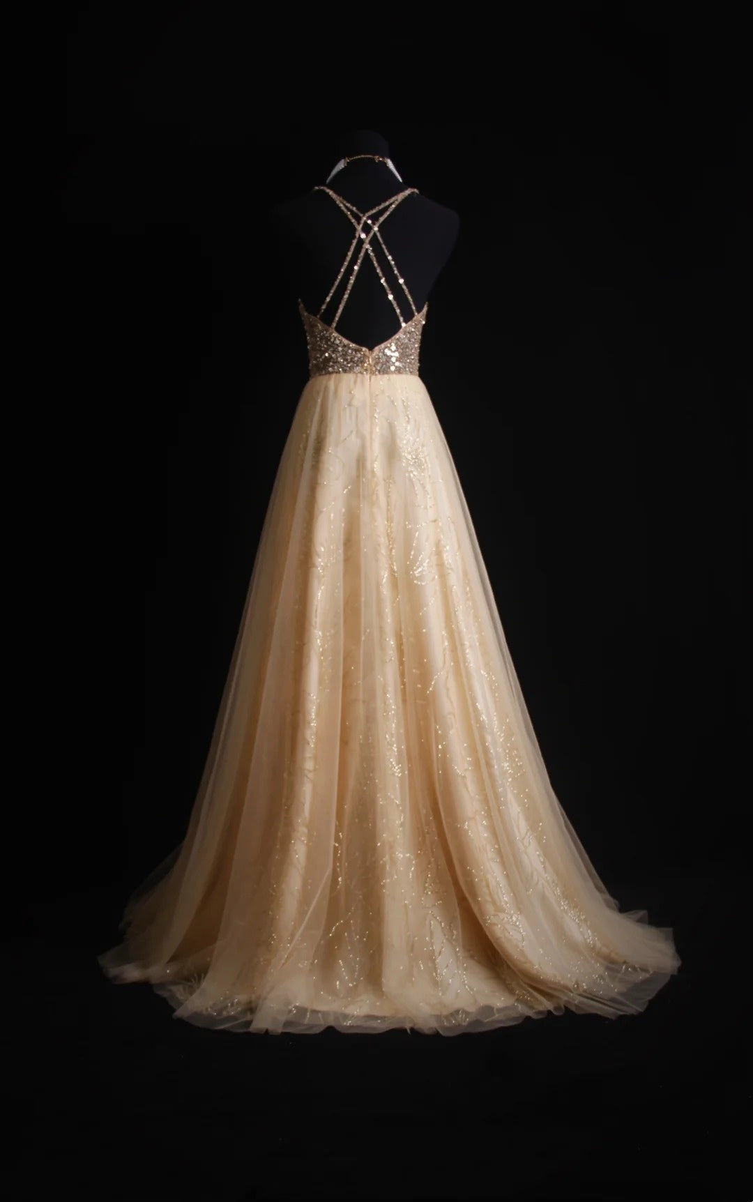 Robe de bal longue rétro années 50, coupe trapèze, bretelles spaghetti, corsage en tulle orné de perles. Inspiration pour une tenue de 18 ans ou une soirée habillée (N495).