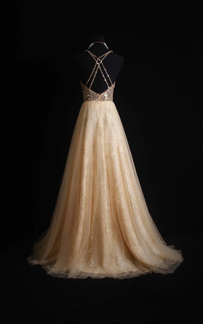 Robe de bal longue rétro années 50, coupe trapèze, bretelles spaghetti, corsage en tulle orné de perles. Inspiration pour une tenue de 18 ans ou une soirée habillée (N495).