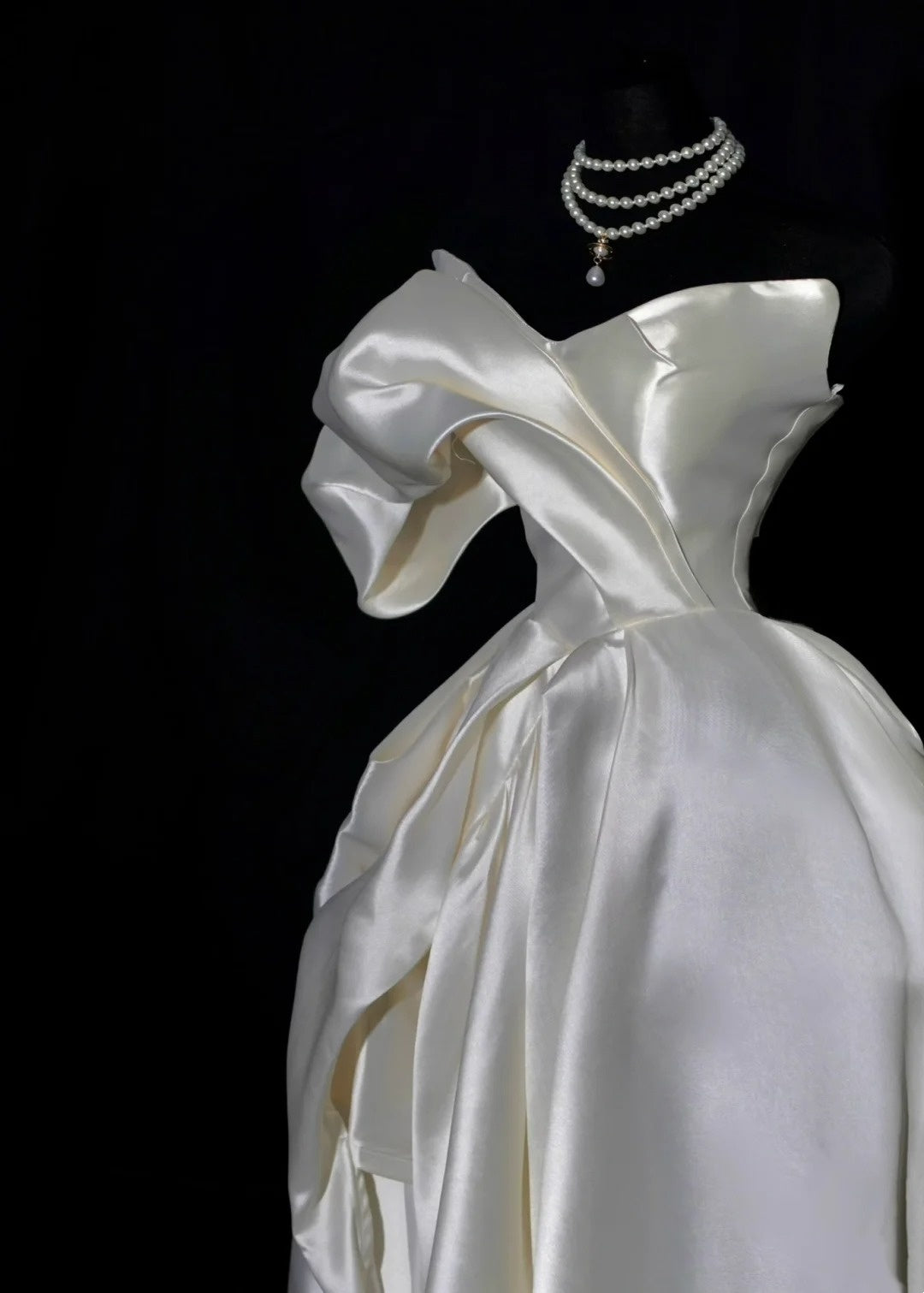 Classic Wedding Dresses Ball Gown Sweetheart Satin High Low Brides Dress Fitted Bridal Gowns AB2533