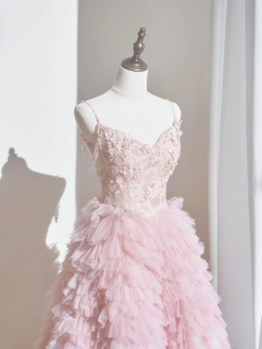 Robe de bal longue en tulle rose poudré à fines bretelles spaghetti, inspiration robe de soirée formelle N235