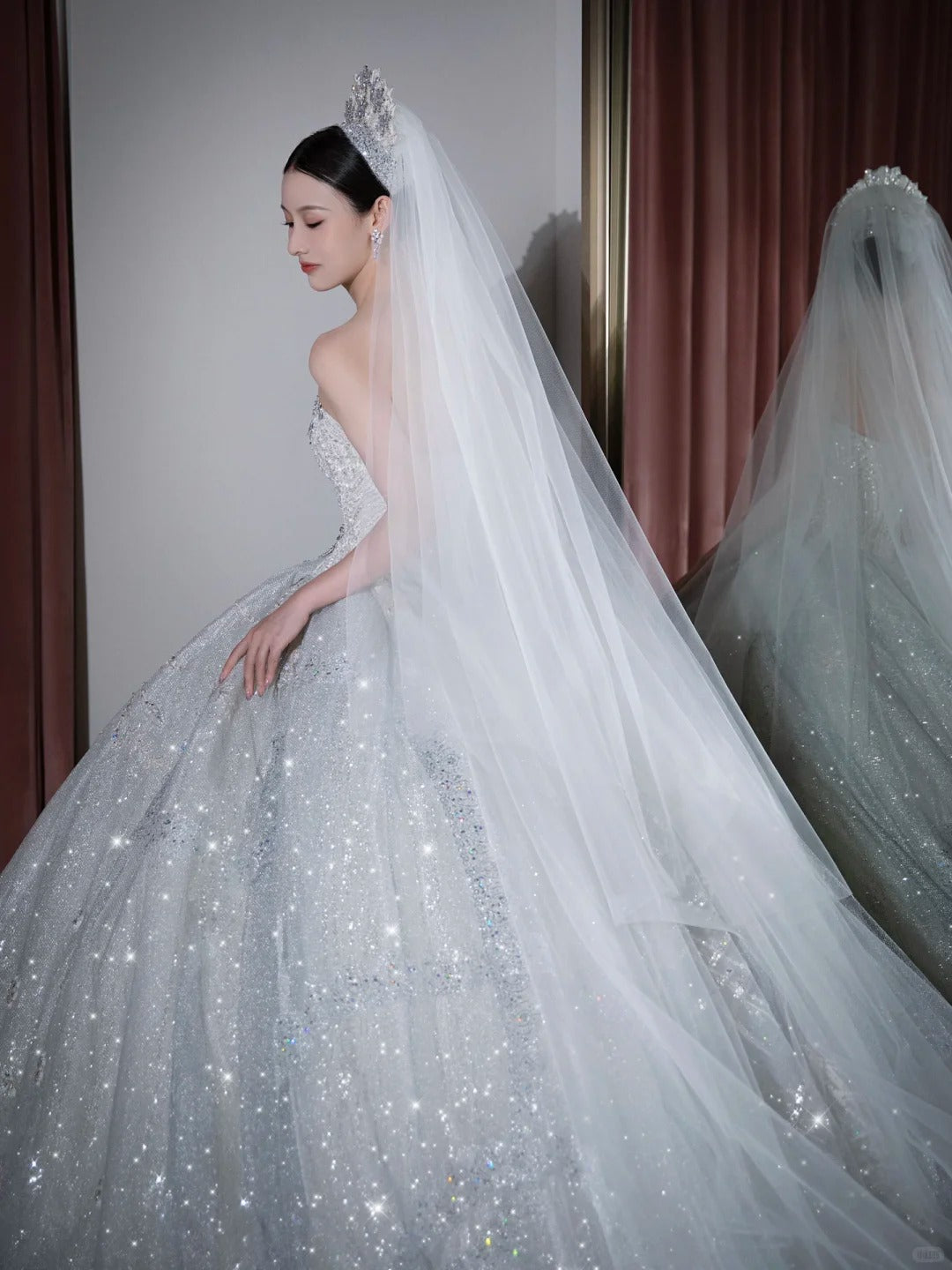 Modern Minimalist Ball Gown Sweetheart Sleeveless White Sequined Brides Gown Bridal Dress Wedding Dresses Style RB6563