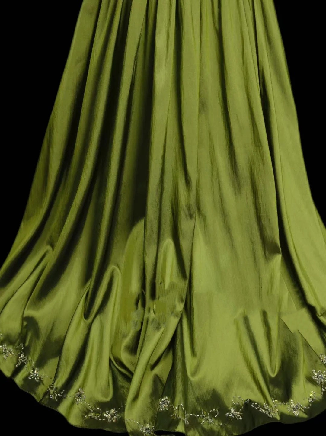 Robe de bal vintage sirène, décolleté cœur, en satin vert avec corsage orné de cristaux et de perles - Inspiration robe de soirée formelle N1825