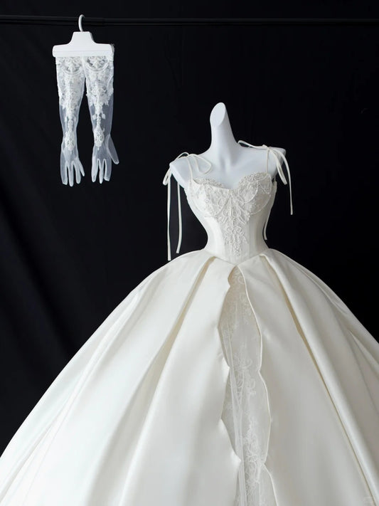 Robes de mariée simples Robe de bal Bretelles fines Satin blanc avec dentelle Robe de mariée longue blanche N2951