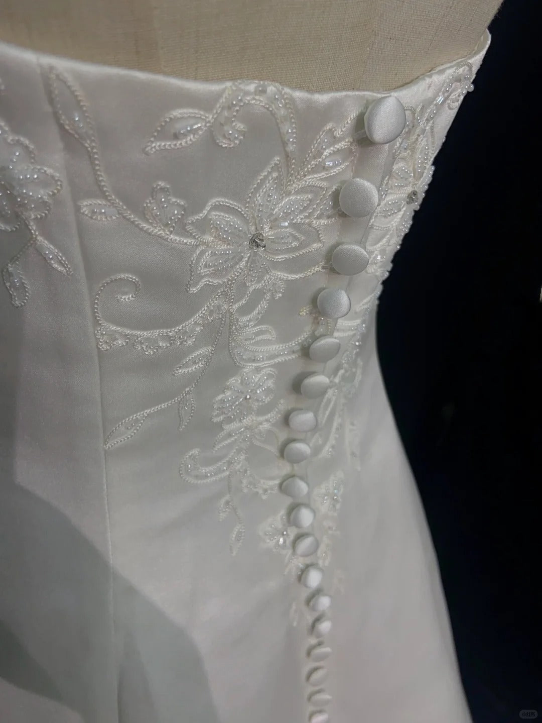 Zeitlose Hochzeitskleider Ballkleid Trägerlos Elfenbein Mit Rüschen Perlenbesetztes Langes Brautkleid N3431
