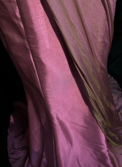 Vintage Abschlussballkleider 1960er Meerjungfrau Asymmetrische Träger Chiffon Rosa Mit Rüschen Langes Ballkleid N3095