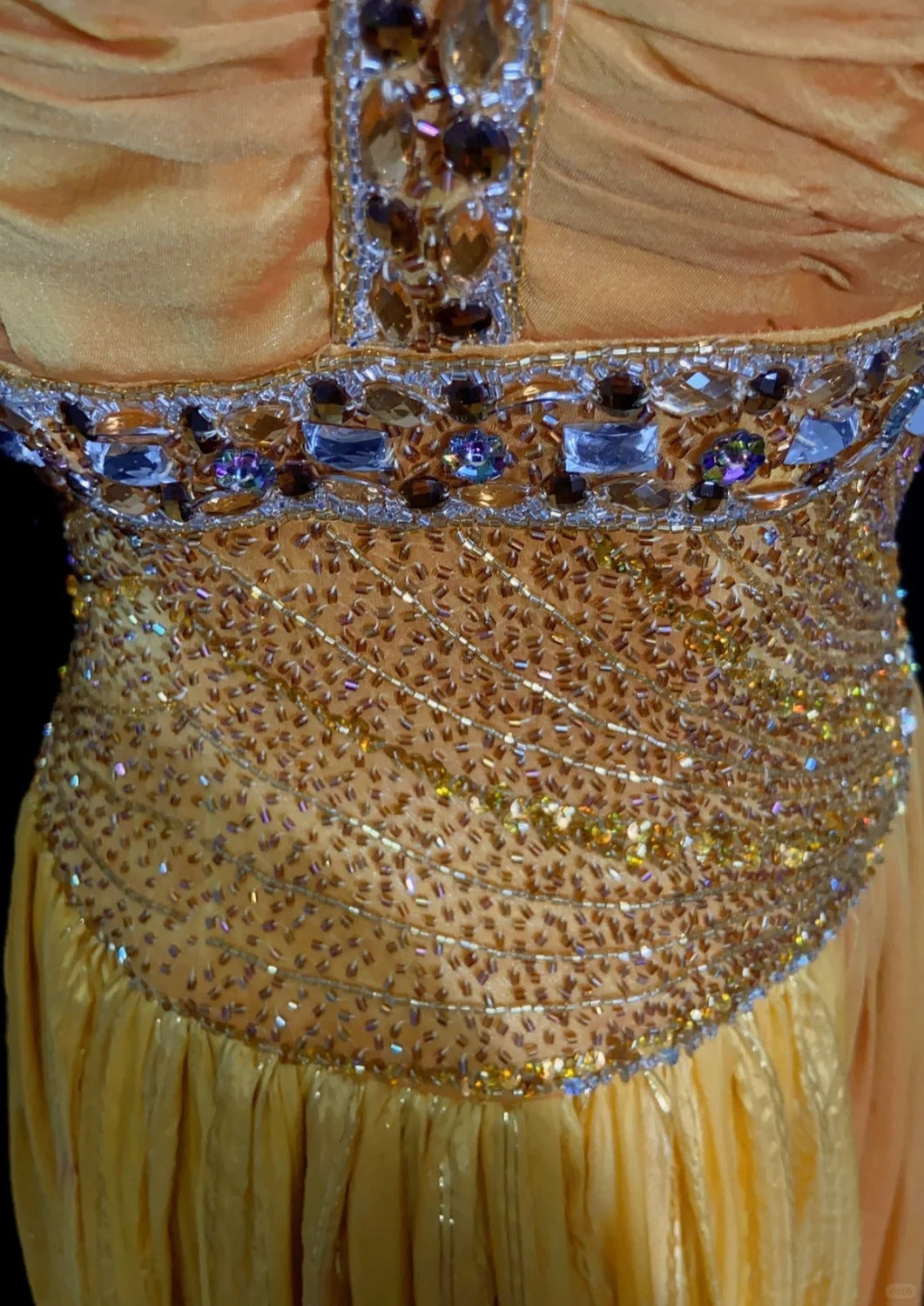 Vintage Abschlussballkleider A-Linie, eckiger Ausschnitt, gelb, plissiert, 70er Jahre mit Perlen, Abendkleid N2535