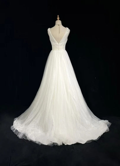 Süßes Ballkleid V-Ausschnitt Ärmellos Langer Tüll Garten Weißes Brautkleid RB3276