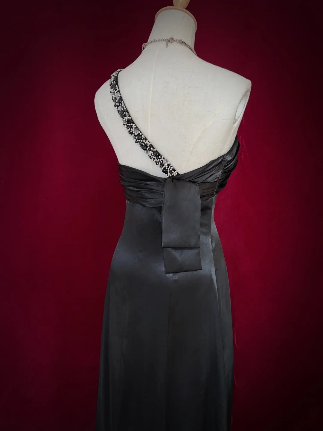 Bescheidene Ballkleider-Inspiration A-Linien-Kleid mit einer Schulter und Perlenstickerei für Damen, formelles Abendkleid N3280