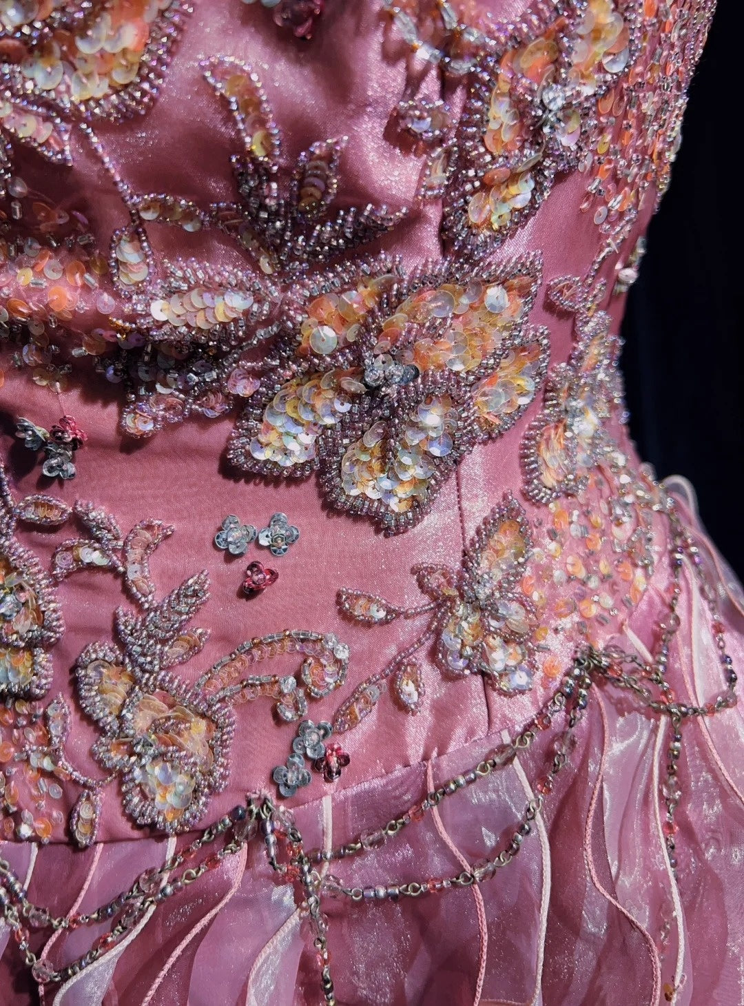 Prinzessinnen Ballkleid Trägerlos Rosa Tüll Stufenrock Abendkleid Langes Quinceañera Kleid N3286