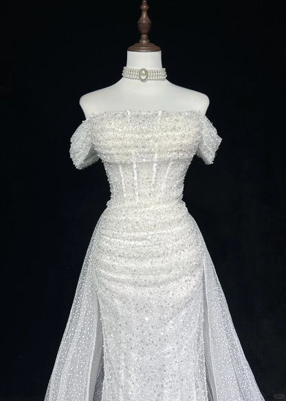 Einzigartige Hochzeitskleider Meerjungfrau schulterfrei Pailletten mit Rüschen Weißes langes Brautkleid N3619