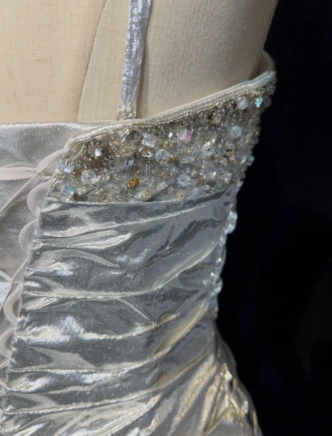 Charmantes Robes de bal Sirène Bretelles fines Gris argenté avec perles Longues Robes de soirée formelles N3687