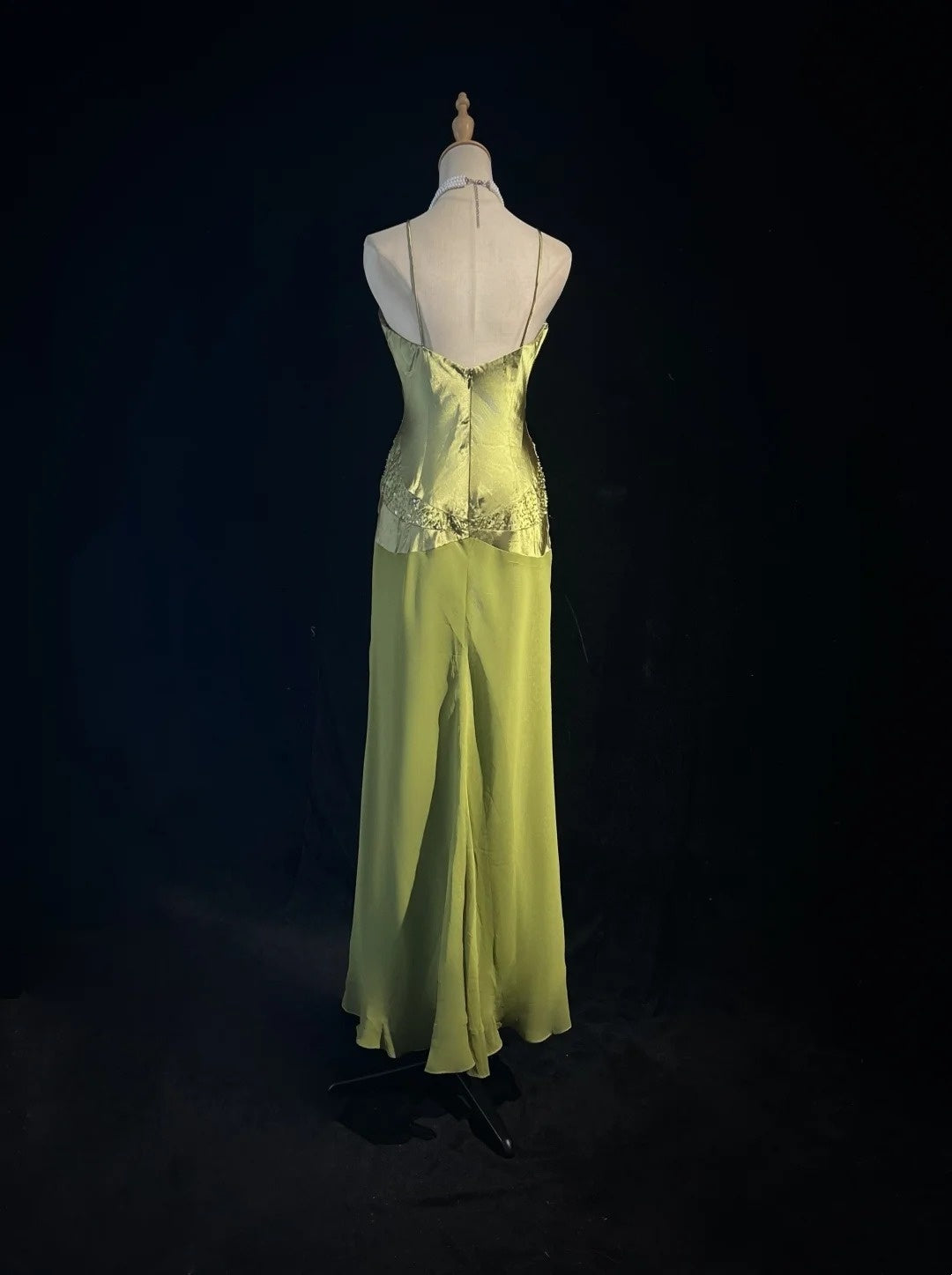 Robes de bal modestes Haut Bas Bretelles Fines Satin Vert Longues Tenues de Soirée N3472