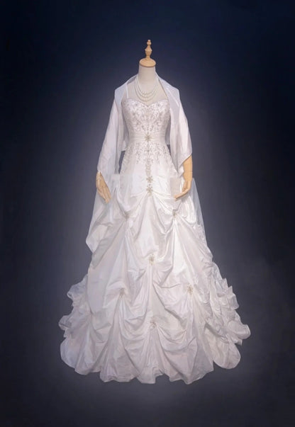 Vintage Ballkleid Spaghettiträger Weißer Taft mit Umhang Perlenstickerei Rüschen Hochzeitskleid Lange Brautkleider RB4331