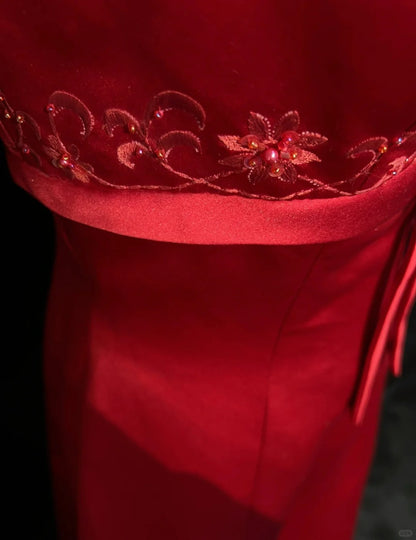 Vintage Abschlussballkleider Inspo A-Linie, eckiger Ausschnitt, roter Satin, 80er Jahre, lange Ballkleider mit Umhang N2857
