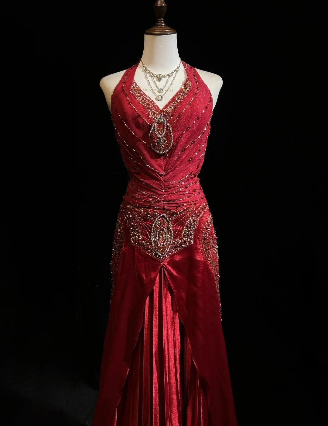 Robes de bal modestes sirène licou en mousseline de soie bordeaux avec perles longue robe de soirée formelle N3877