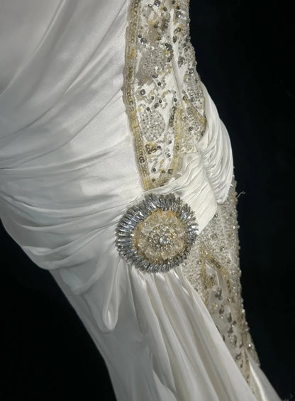 Robes de bal sirène modestes en satin blanc sans manches à col en V avec volants Robe de soirée formelle N3824