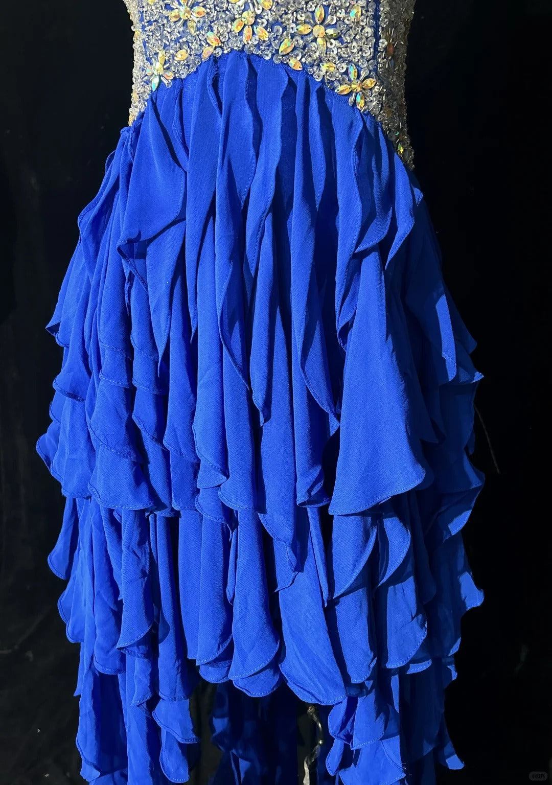 Vintage Ballkleider 1950er High Low One Shoulder Königsblau Chiffon mit gestuften Ärmellosen Abendkleidern RB4326