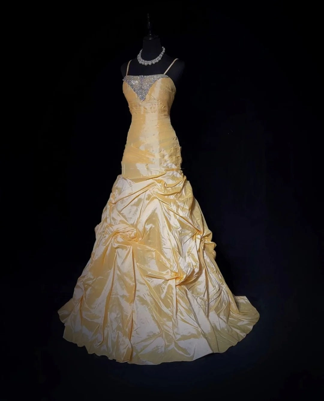 Robes de bal élégantes Robe de soirée en taffetas jaune à fines bretelles avec plis, longue robe de cérémonie N2918