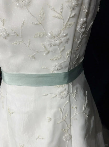 Einzigartige Hochzeitskleider A-Linie Trägerlos Weiß mit Perlen Sommergarten Langes Brautkleid N3676