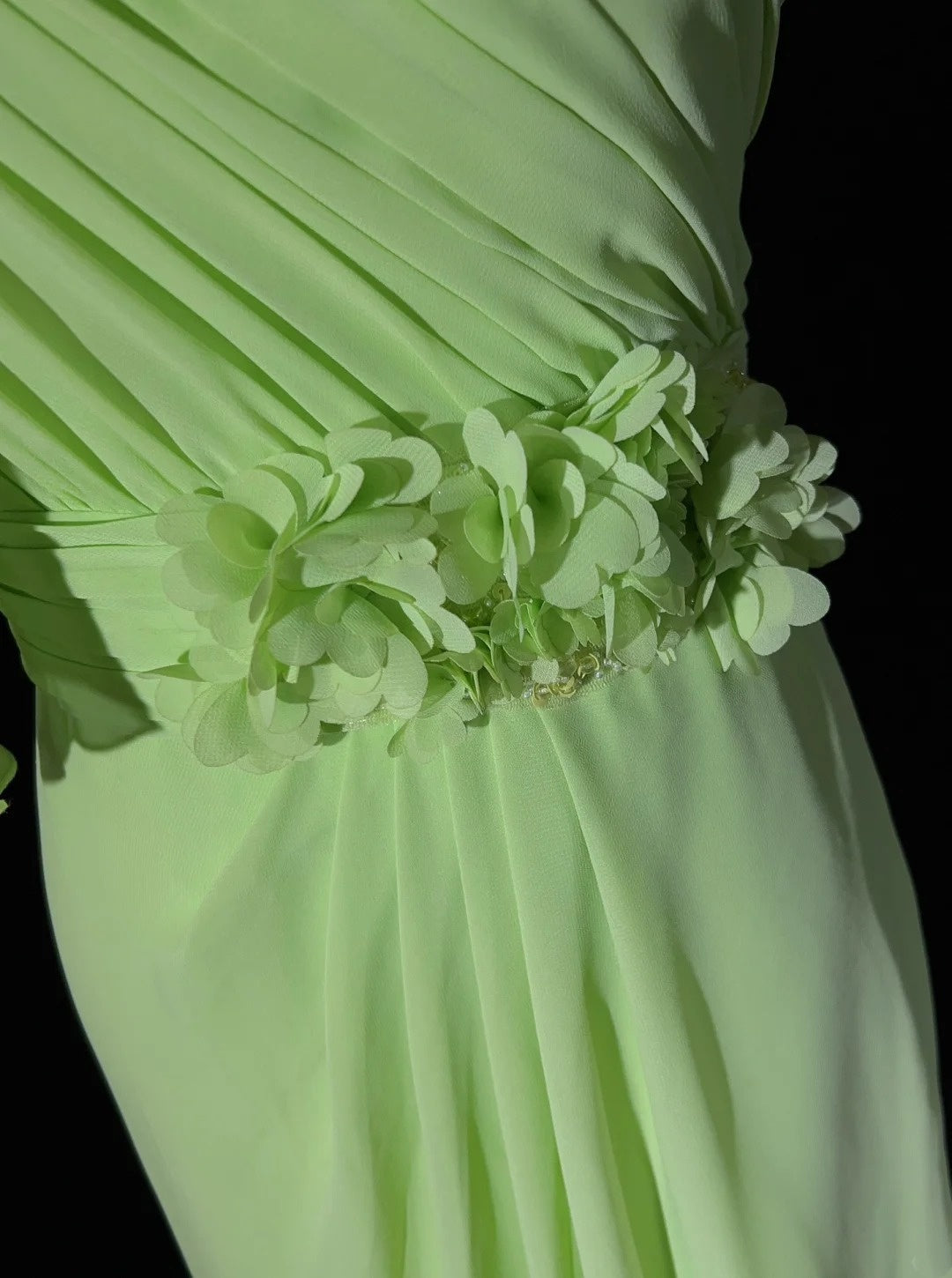 Wunderschöne Abschlussballkleider A-Linie One-Shoulder Chiffon Grün Mit Rüschen Lange Abendkleider N3383