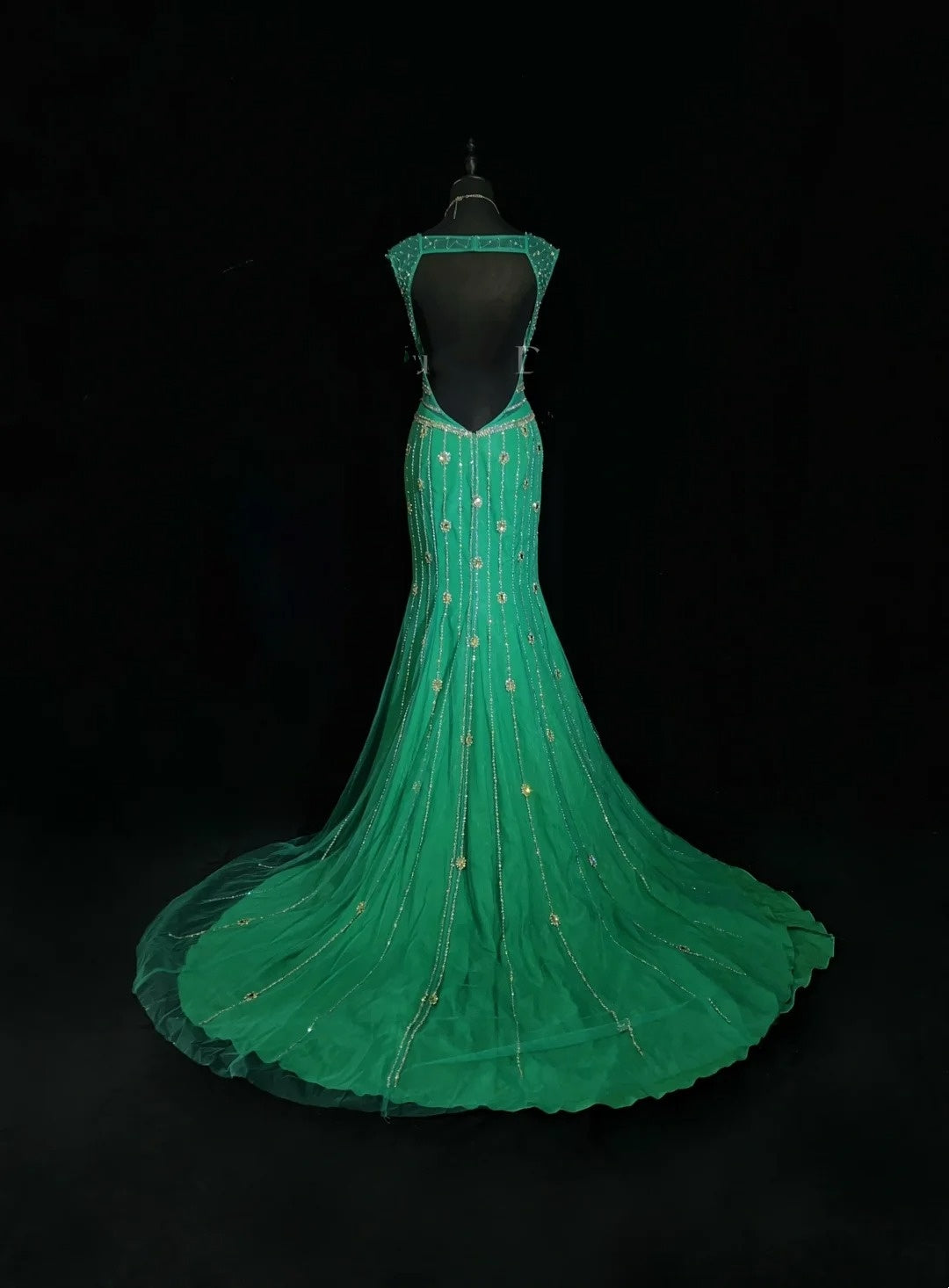 Élégante Robe de Bal Sirène Col en V Vert Tulle Dos Nu avec Perles Robe de Soirée N2872
