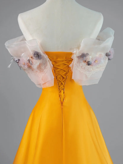 Robe de bal longue en satin orange, coupe trapèze, épaules dénudées, ornée de dentelle appliquée, référence N682