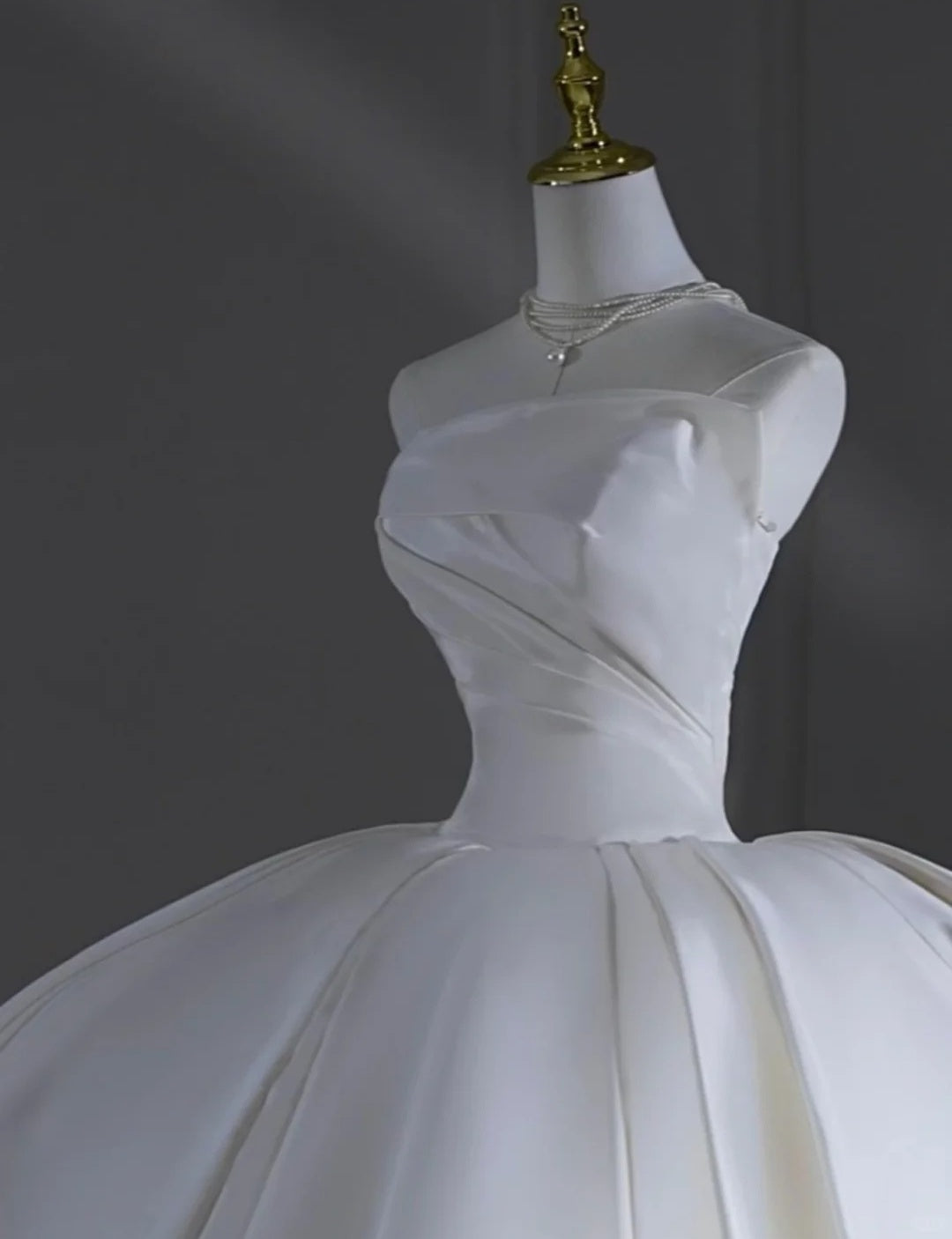 Robe de mariée intemporelle, robe de bal bustier en satin plissé, robe de mariée longue cintrée avec traîne, AB2528