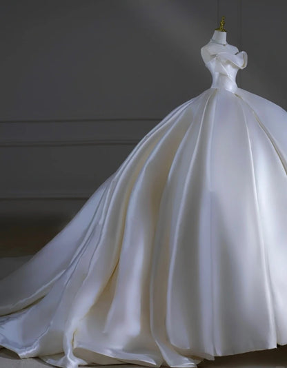 Robe de mariée intemporelle, robe de bal bustier en satin plissé avec corset, robe de mariée longue ajustée AB2519