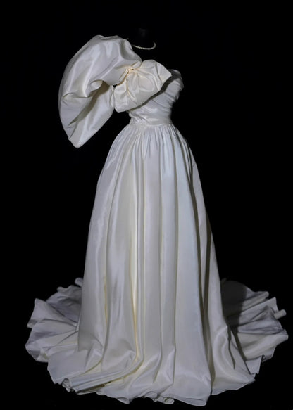 Classic Wedding Dresses A Line One Shoulder Ivory Satin Sleeveless Brides Dress Fitted Bridal Gowns AB2527