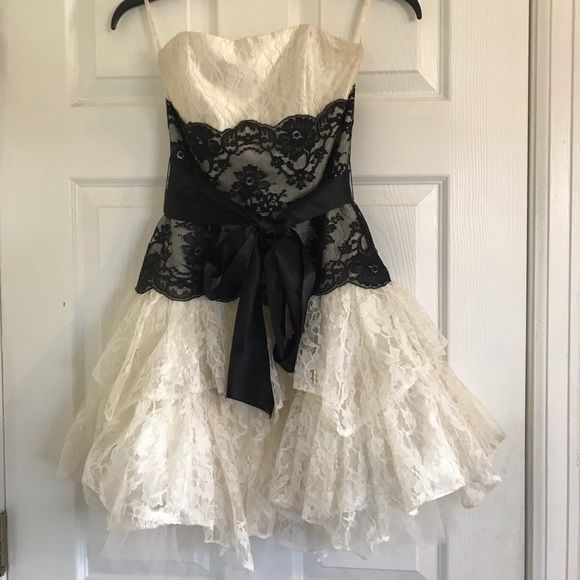 Sexy Homecoming Outfit Ideas A Line Strapless Champagne Lace High School Ideas Inspo Senior Party Graduation Dresses RB8028