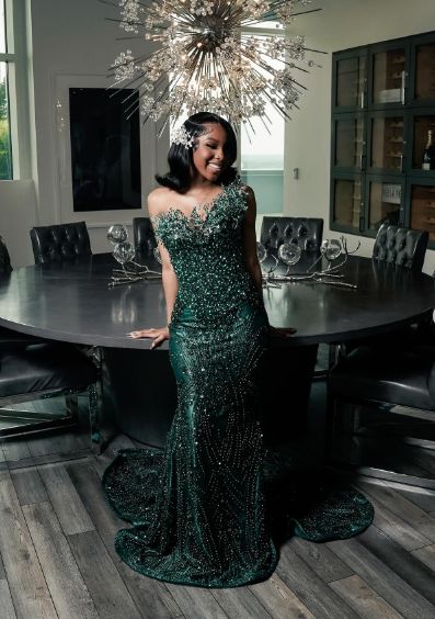 Robe de soirée sirène vert émeraude en satin perlé à une épaule de luxe N599
