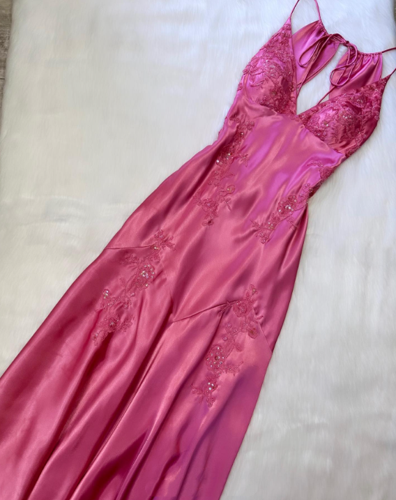 Robe de soirée sirène modeste à bretelles spaghetti, dos nu en dentelle raisin, satin, idéale pour le bal de fin d'année des lycéennes (N014)