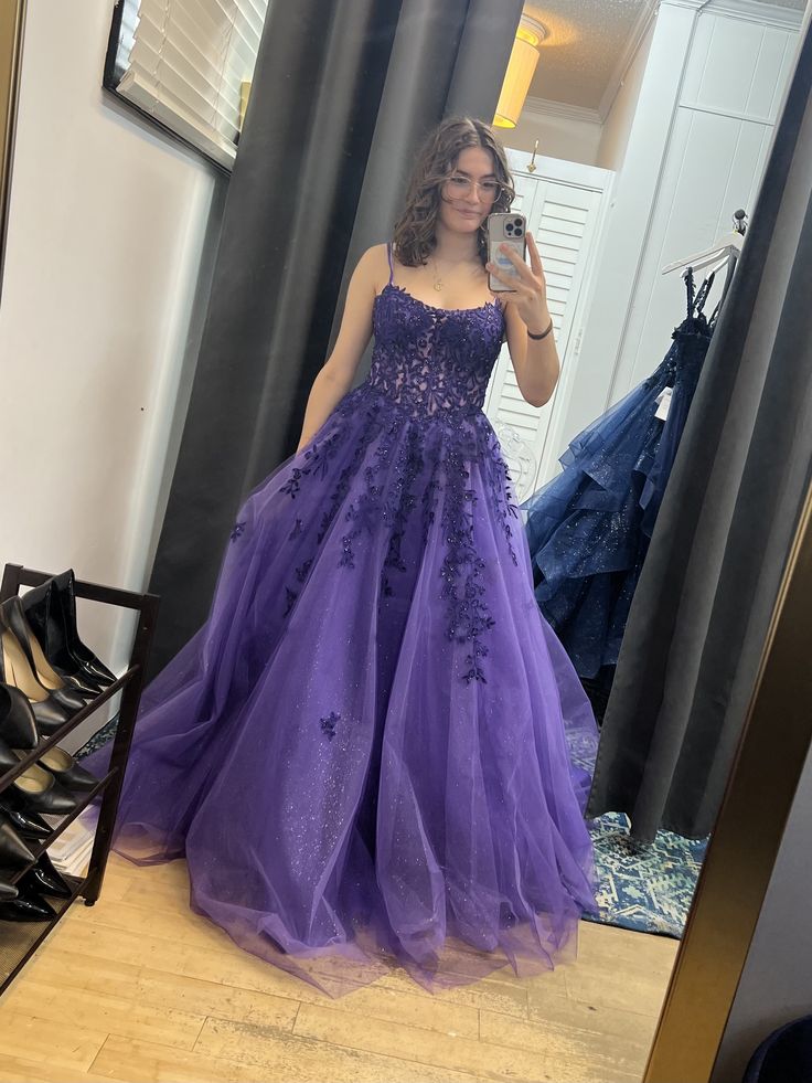 Elegantes Ballkleid mit Spaghettiträgern, langes, halbformelles Tüllkleid in Traubenfarbe für Teenager und Gymnasien (AB1973)