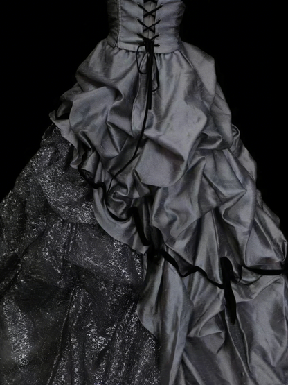 Süßes Ballkleid Trägerlos Grau Satin Mit Stufenrock Rüschen Lange Abendkleider Abschlussballkleider N2235