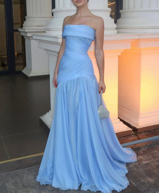 Wunderschönes, schickes, blaues, trägerloses, ärmelloses, langes A-Linien-Abendkleid mit Faltenrock AB393