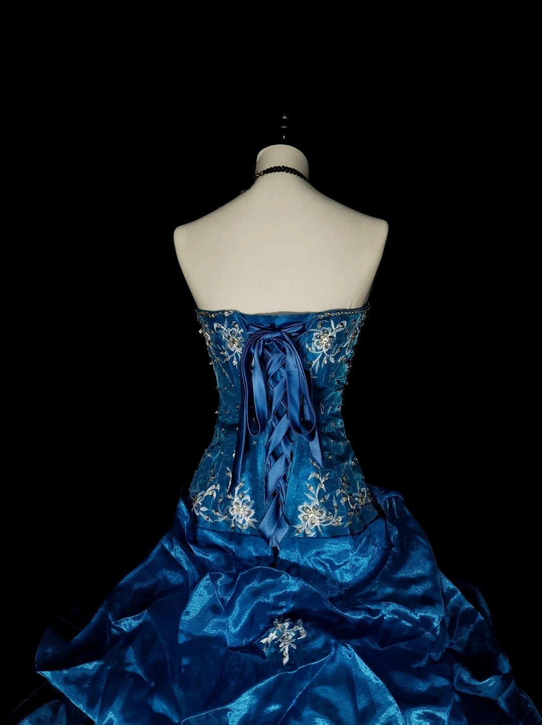 Robe de bal vintage en organza bleu à volants, bustier cœur, idéale pour les 16 ans (Quinceañera), longueur 15 pouces (réf. N1462)