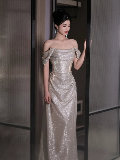 Robe fourreau à paillettes, épaules dénudées et manches à sequins - Inspiration pour une longue soirée ou un 18e anniversaire (AB2225)